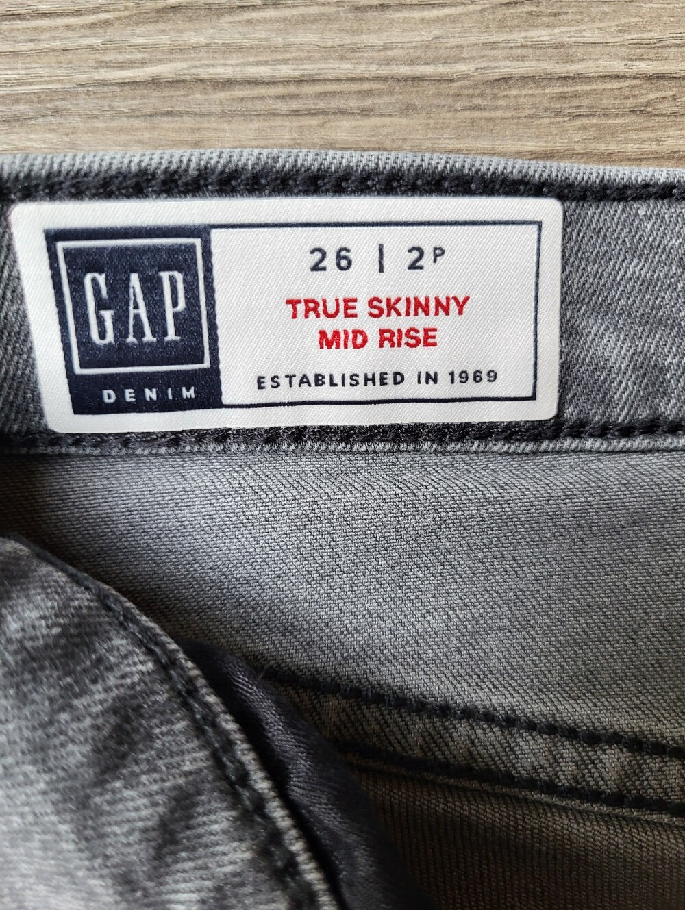 GAP True Skinny Mid Rise Jeans Size 26/2P - Picture 6 of 7